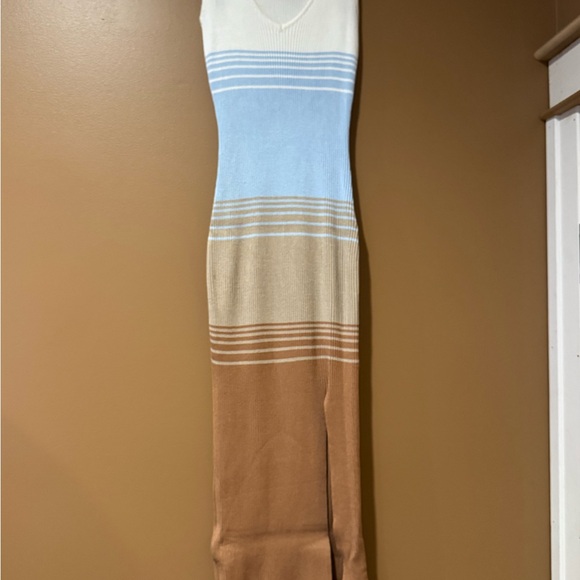 Almost Famous Dresses & Skirts - Almost Famous Cream, Blue, and Tan Maxi Dress